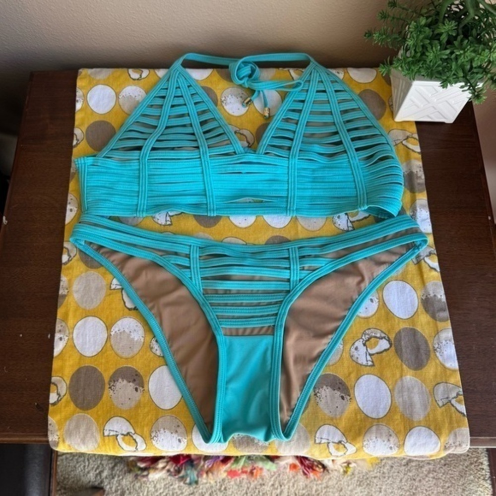 Beach Bunny Hard Summer Skimpy bikini set in Aqua